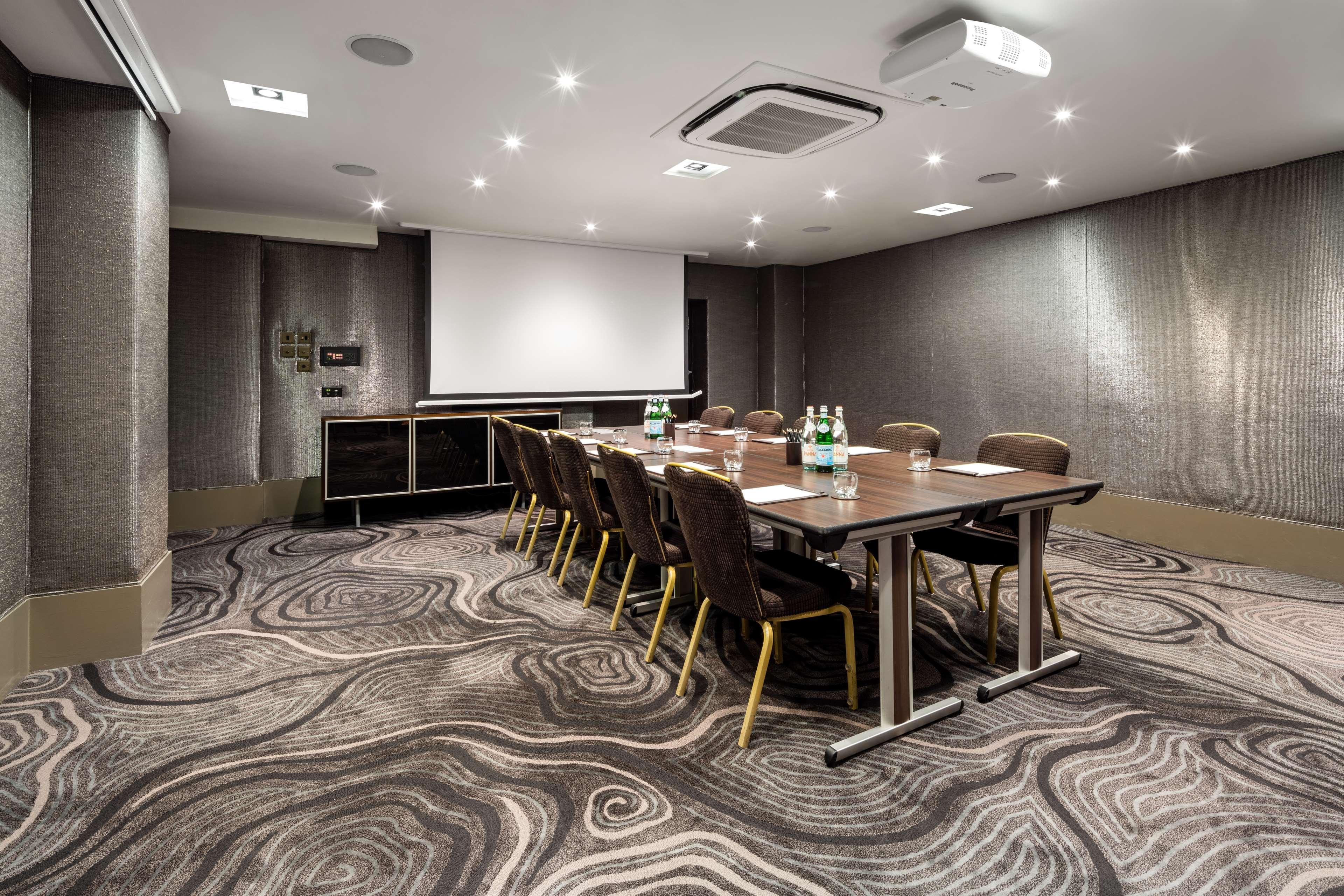 Radisson Blu Hotel, London Bloomsbury Ngoại thất bức ảnh